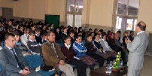 Öğrencilere deprem konferansı