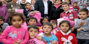 100 çocuğa giysi yardımı