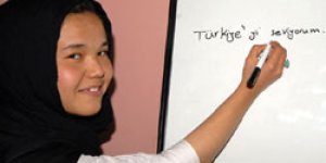 Afgan Mülteciler Türkçe Öğreniyor