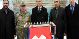 Kutsal sancak sergileniyor