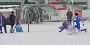 Dondurucu soğukta spor aşkı