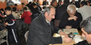 Kıraathanede Kitap okuyoruz