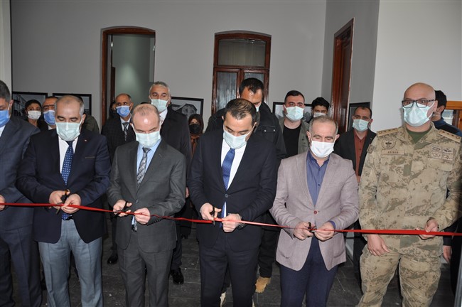 “osmanli-arsivlerinde-kars”-konulu-sergi-acildi-(1).jpg