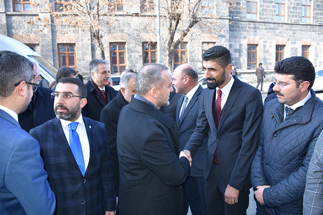 ak-parti-genel-baskan-yardimcisi-erkan-kandemir,-kars’ta!-(2).jpg