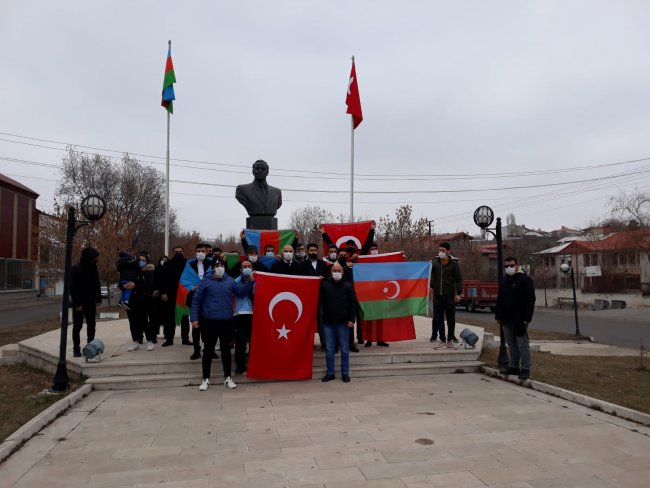 azerbaycan-kars-baskonsoloslugu,-karabag-sehitlerini-andi-(10).jpg