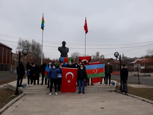 azerbaycan-kars-baskonsoloslugu,-karabag-sehitlerini-andi-(2).jpg