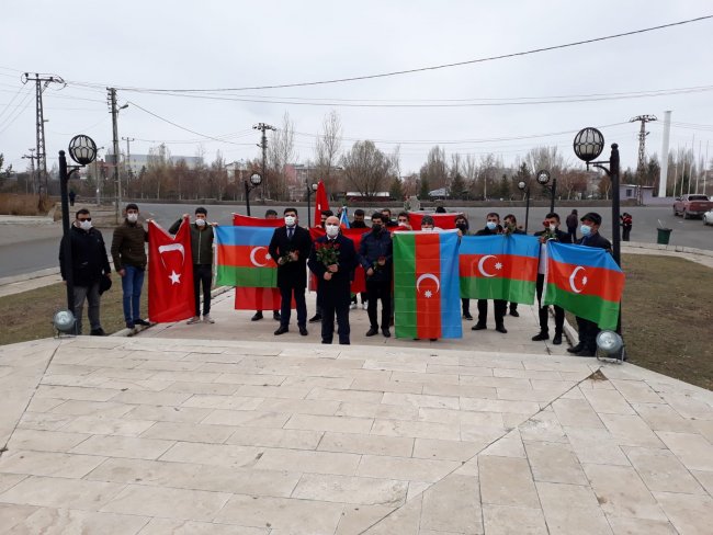 azerbaycan-kars-baskonsoloslugu,-karabag-sehitlerini-andi-(4).jpg