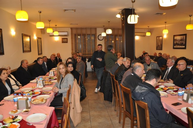 iyi-parti-kars-milletvekili-aday-adayi-dr-aytac-erman-keskinden-iftar-yemegi-1.jpg