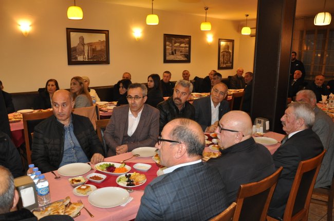 iyi-parti-kars-milletvekili-aday-adayi-dr-aytac-erman-keskinden-iftar-yemegi-3.jpg