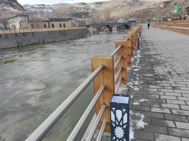 kars-bedestenine-cirkin-saldiri-3.jpg