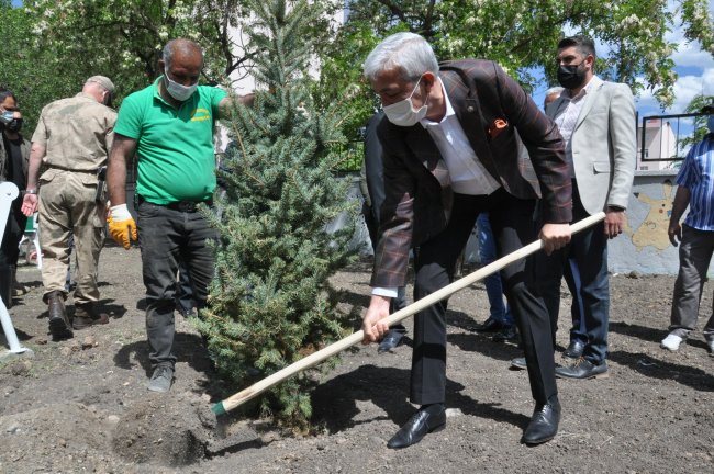 karsta-fidanlar-toprakla-bulustu-4.jpg
