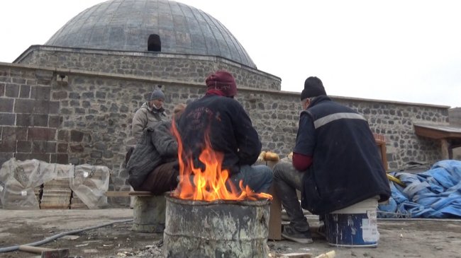 karsta-iscilerin-eksi-10-derece-sogukta-ekmek-mucadelesi-(1).jpg