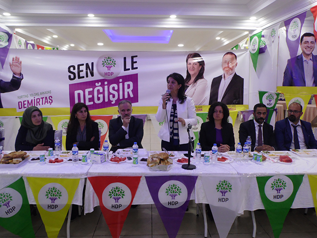 pervin-buldan-iftarini-kars’ta-acti-(7).jpg