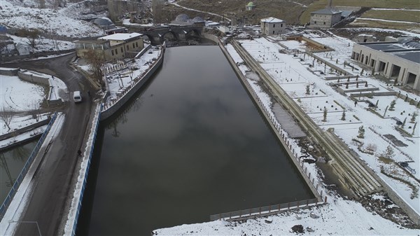 vali-oksuz,-kars-cayi-islah-projesi-insaatinda-incelemelerde-bulundu-(1).jpg
