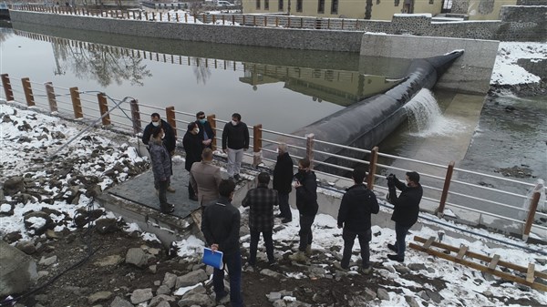 vali-oksuz,-kars-cayi-islah-projesi-insaatinda-incelemelerde-bulundu-(5).jpg