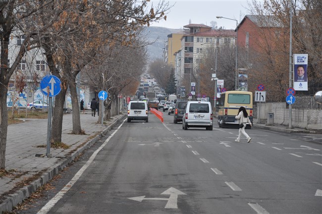 vatandaslar-istedi-il-trafik-komisyonu-karar-aldi-karsta-iki-ana-cadde-birbirine-baglandi-1.jpg