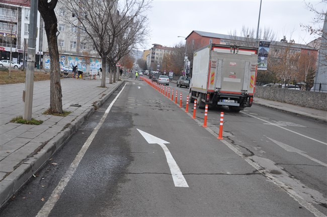 vatandaslar-istedi-il-trafik-komisyonu-karar-aldi-karsta-iki-ana-cadde-birbirine-baglandi-3.jpg