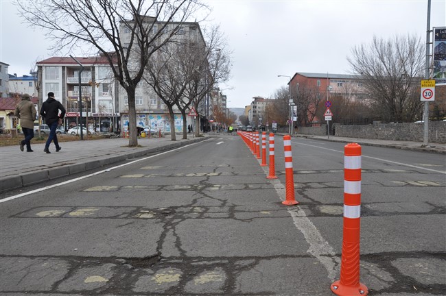 vatandaslar-istedi-il-trafik-komisyonu-karar-aldi-karsta-iki-ana-cadde-birbirine-baglandi-4.jpg