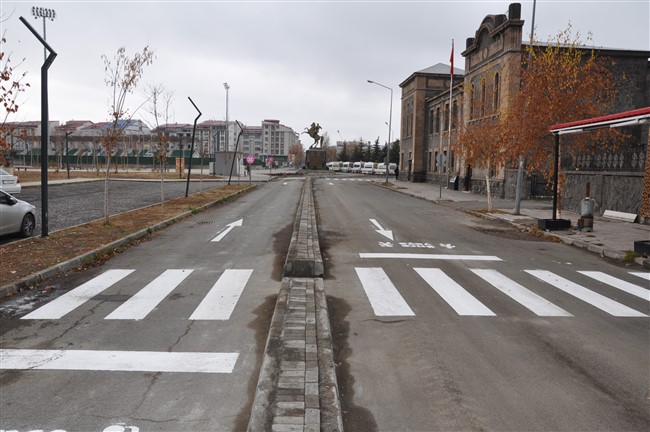 vatandaslar-istedi-il-trafik-komisyonu-karar-aldi-karsta-iki-ana-cadde-birbirine-baglandi-8.jpg